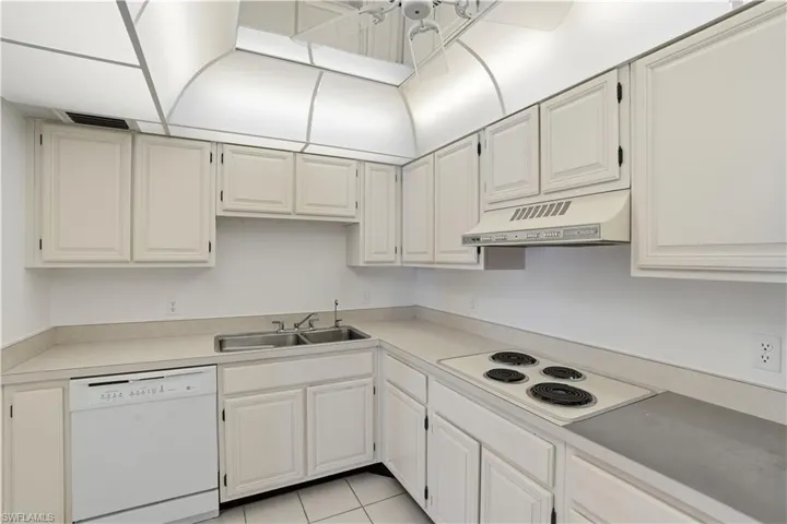 1919  Gulf Shore N BLVD, Naples, FL 34102