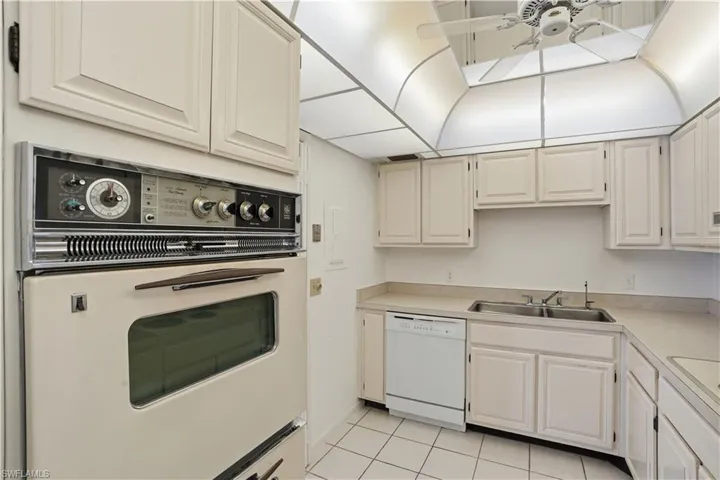 1919  Gulf Shore N BLVD, Naples, FL 34102
