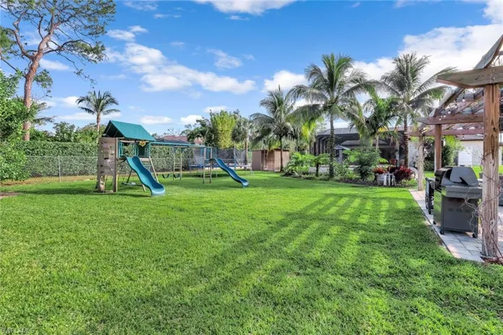 So much private yard space!