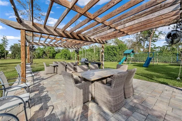 Perfect for peaceful dinners, holiday BBQs...