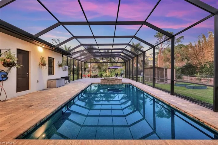 Romantic evenings, the colorful twilight sky, a warm spa & a cool glass of Prosecco...