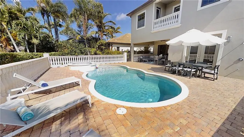 Oversized Pool Deck