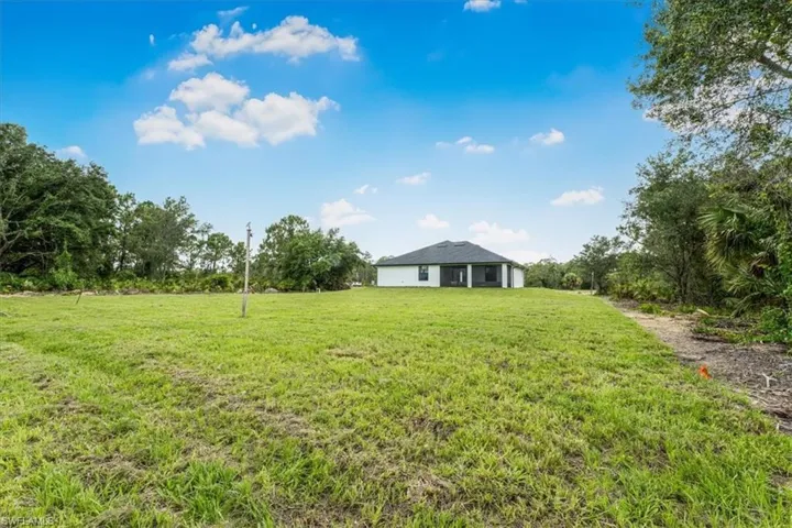 View of grassy yard