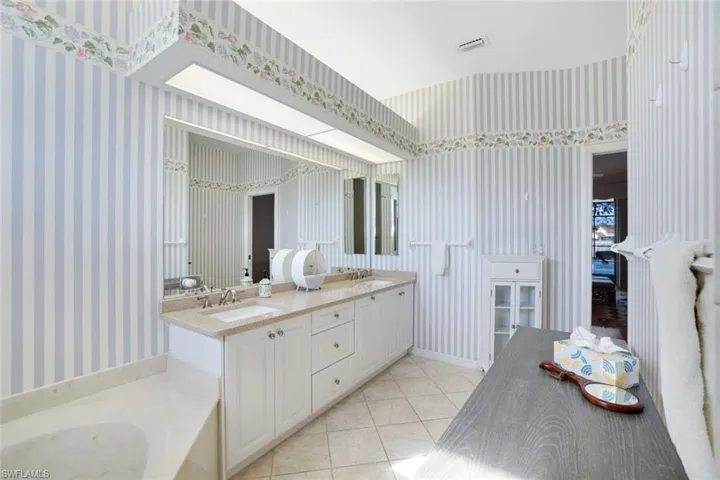 260  Lambton  LN, Naples, FL 34104