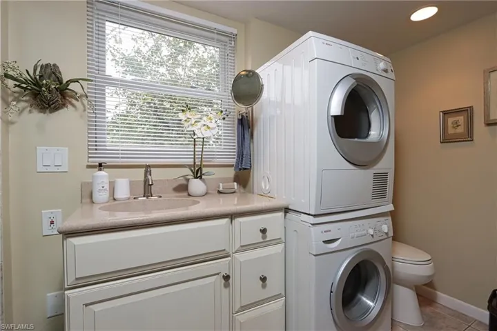 940 3rd St S 101, Naples, Florida 34102