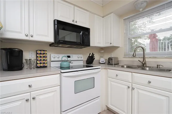940 3rd St S 101, Naples, Florida 34102