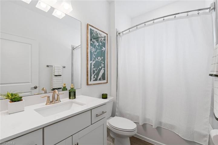 Guest bath off of entryway.