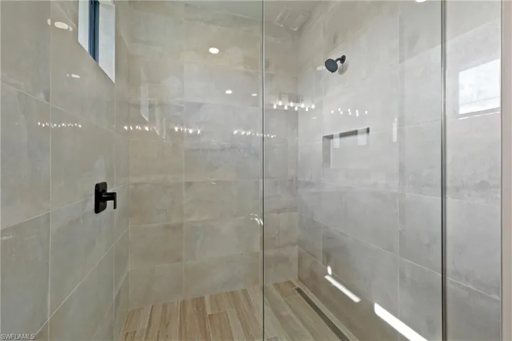Bathroom featuring a tile shower
