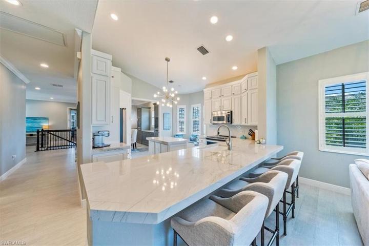 Breakfast Counter with Bar Stools