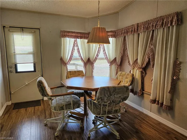 Dining area off the kitchen