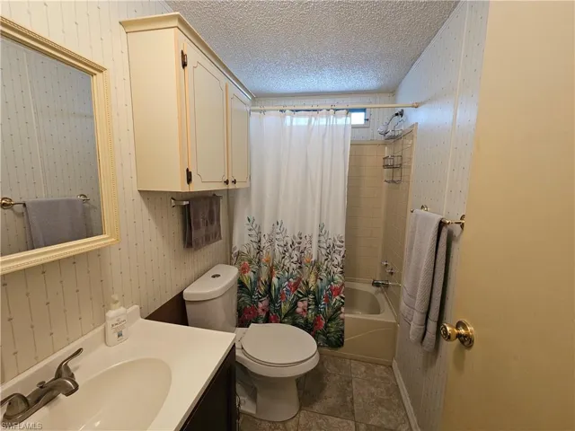 Bathroom featuring shower / bath combo