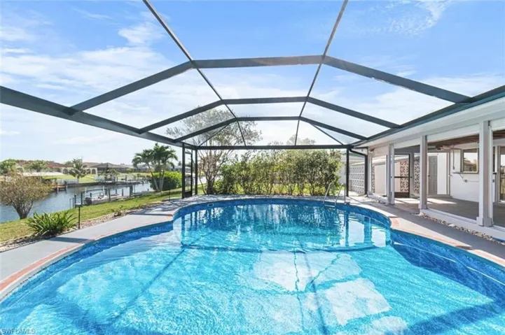 Swimming pool, lanal.and waterview