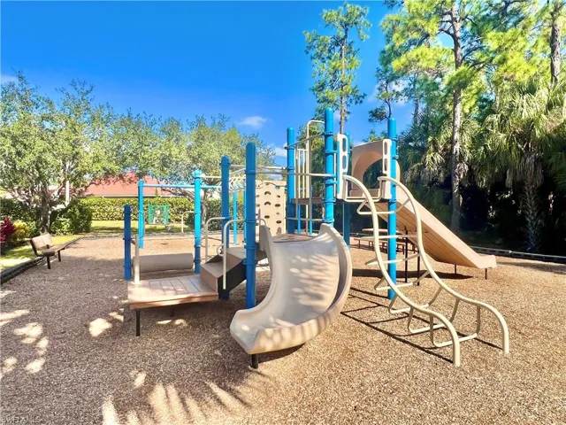 7809 Stratford Dr, Naples, Florida 34104