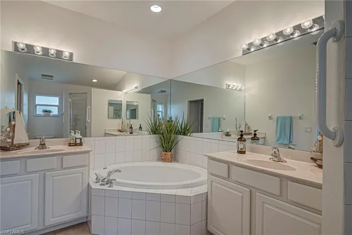 7809 Stratford Dr, Naples, Florida 34104