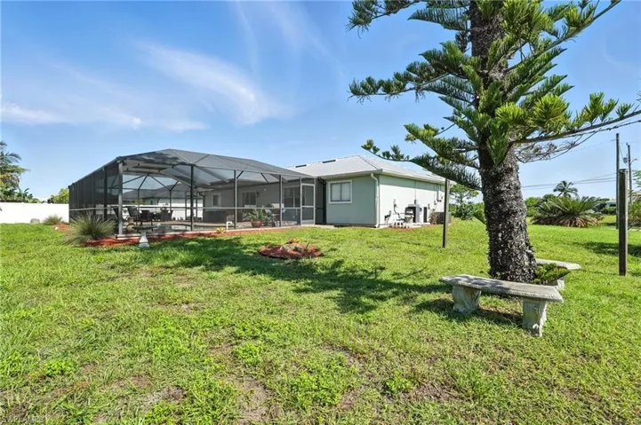 324 24th Ter, Cape Coral, Florida 33993