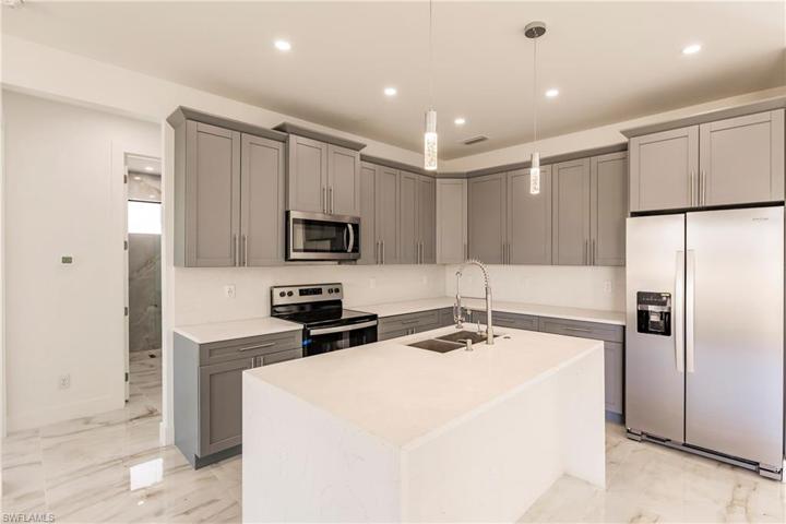 3808 3rd ST SW, LEHIGH ACRES FL 33976