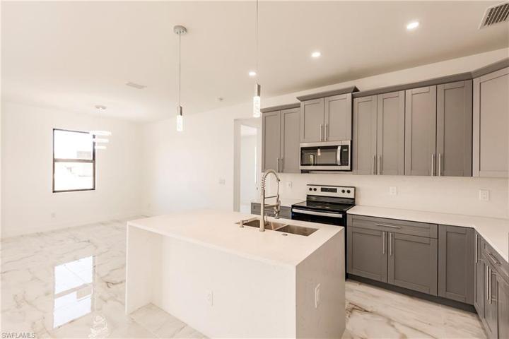 3808 3rd ST SW, LEHIGH ACRES FL 33976