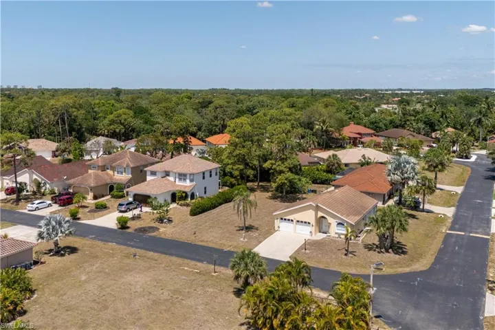 Aerial view featuring a forest view and a residential view