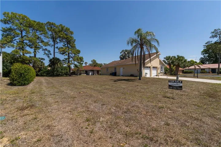 View of yard featuring a garage