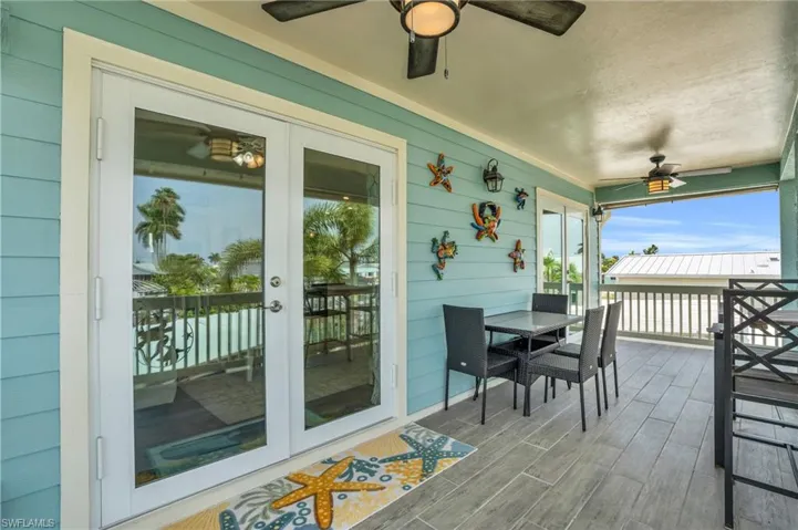 Deck featuring ceiling fan