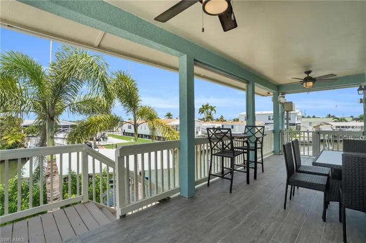 Deck featuring ceiling fan