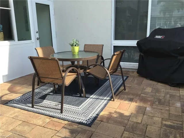Back patio with table,chairs and grill