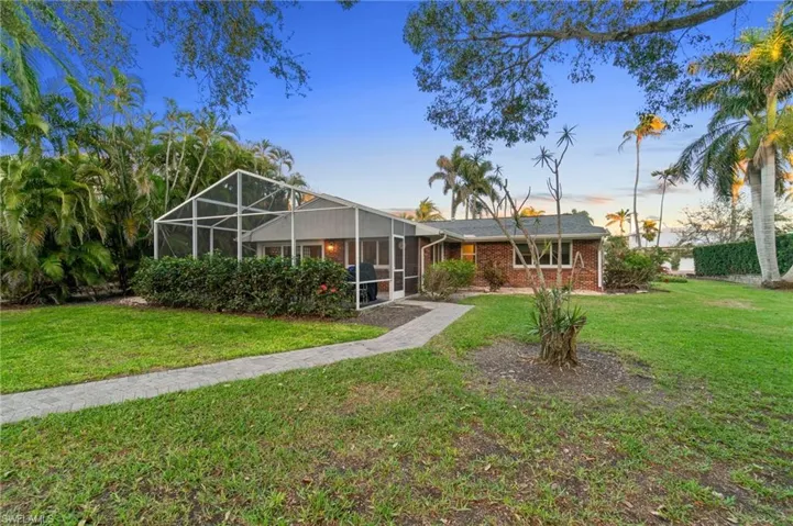 1650  3rd S ST, Naples, FL 34102