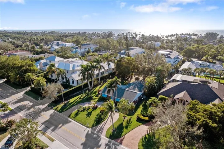 Bird's eye view with a residential view