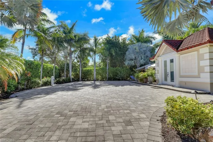 4840 Carriage Ct, Naples, Florida 34114