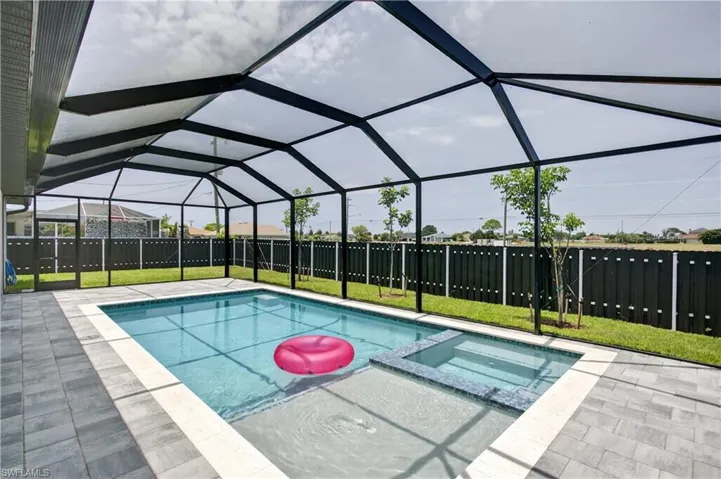 819 SW 16th  TER, Cape Coral, FL 33991