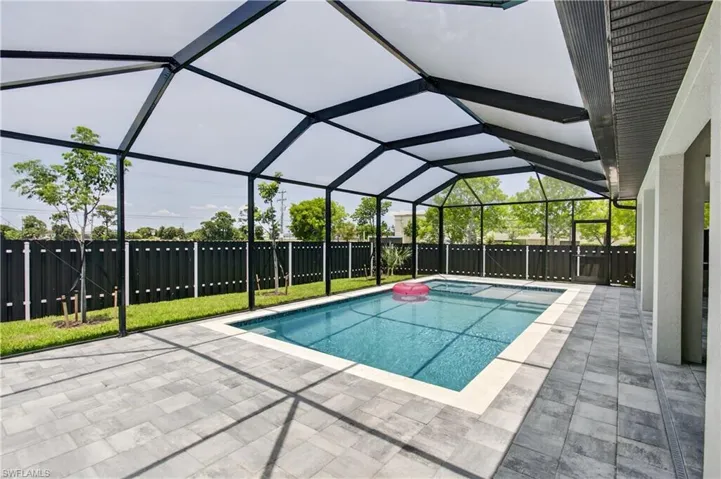 819 SW 16th  TER, Cape Coral, FL 33991