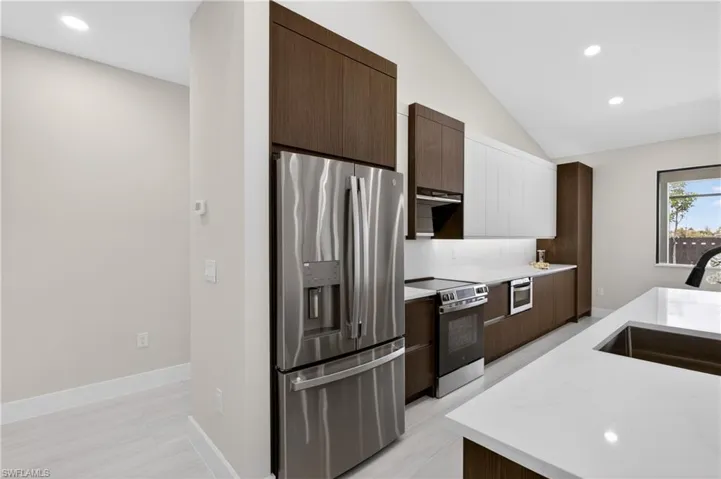 819 SW 16th  TER, Cape Coral, FL 33991