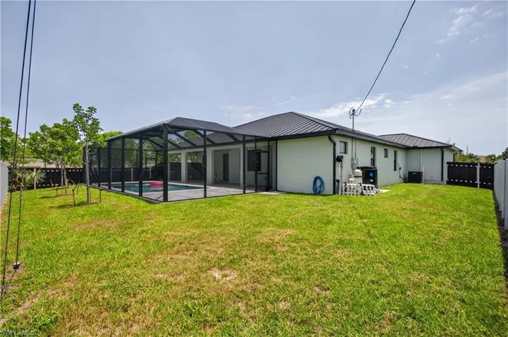 819 SW 16th  TER, Cape Coral, FL 33991