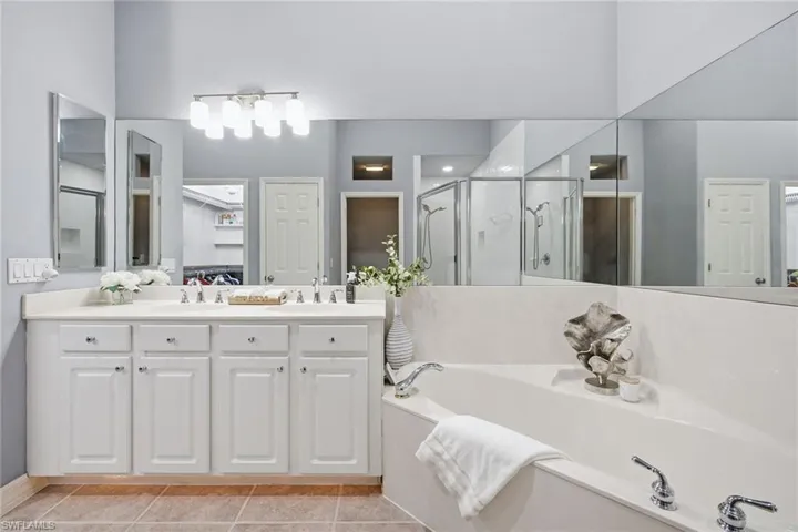 8380 Big Acorn Cir 1204, Naples, Florida 34119