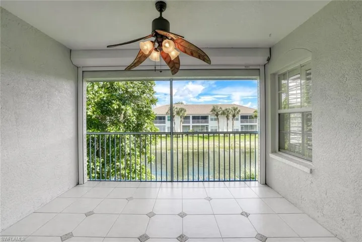 Unfurnished sunroom with a healthy amount of sunlight and ceiling fan