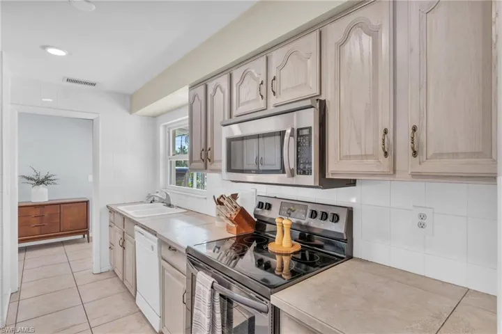 1425 Se 31st St, Cape Coral Fl 33904