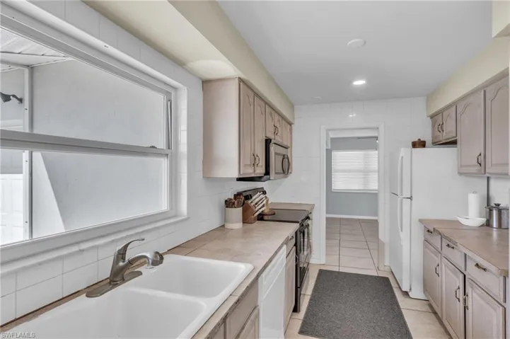 1425 Se 31st St, Cape Coral Fl 33904