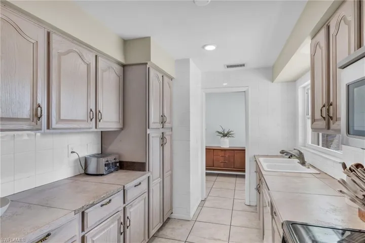 1425 Se 31st St, Cape Coral Fl 33904