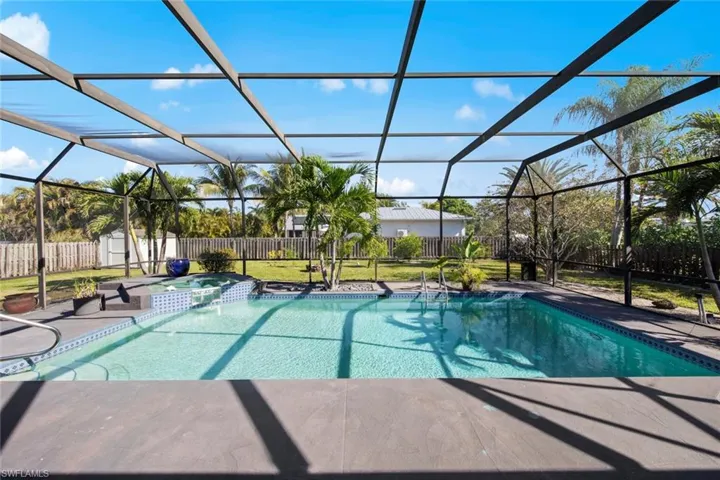 5275  Maple  LN, Naples, FL 34113