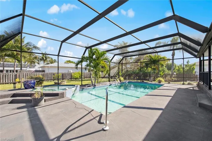 5275  Maple  LN, Naples, FL 34113