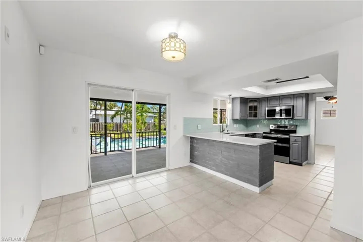 5275  Maple  LN, Naples, FL 34113