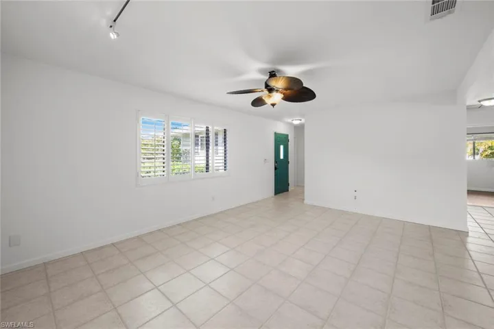 Large family room or primary suite