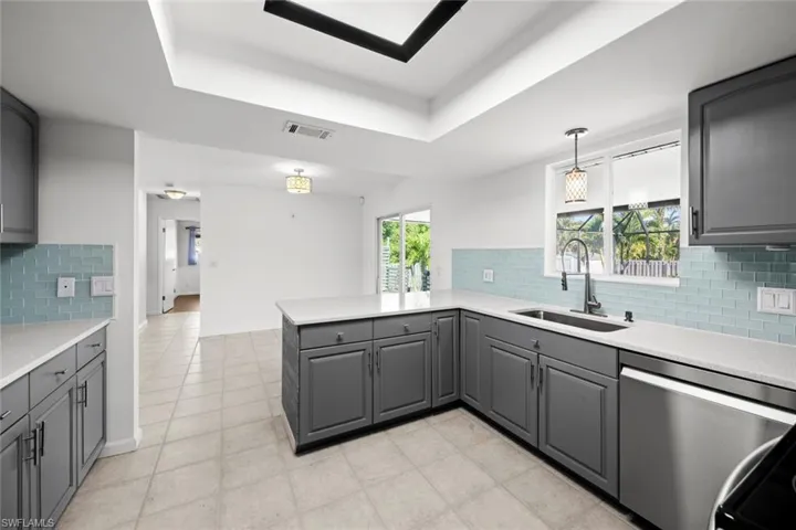 5275  Maple  LN, Naples, FL 34113