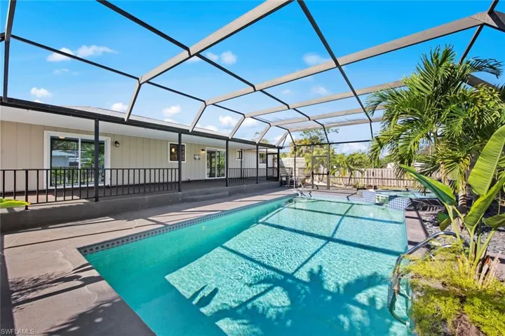 5275  Maple  LN, Naples, FL 34113