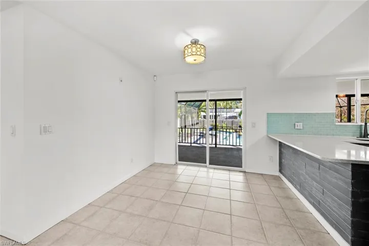 5275  Maple  LN, Naples, FL 34113