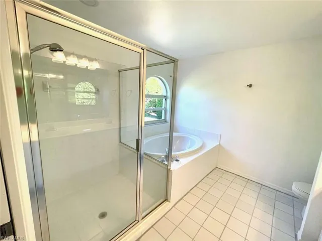 7588  Cameron  CIR, Fort Myers, FL 33912