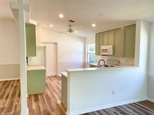 7588  Cameron  CIR, Fort Myers, FL 33912