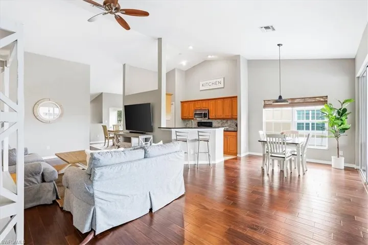 5615 Sherborn Dr 201, Naples, Florida 34110