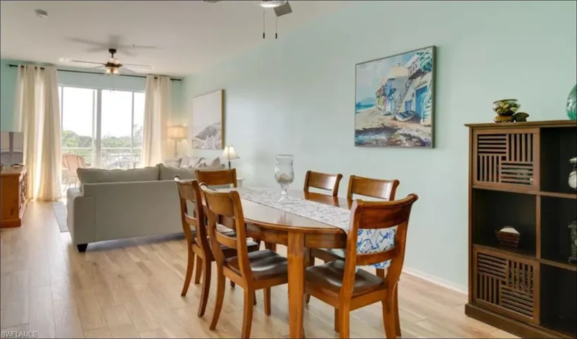 Open floorplan to lanai.