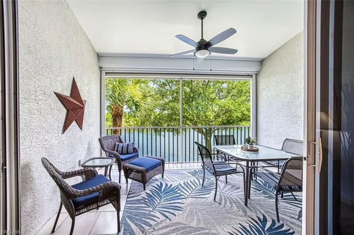 Sunroom / solarium with ceiling fan